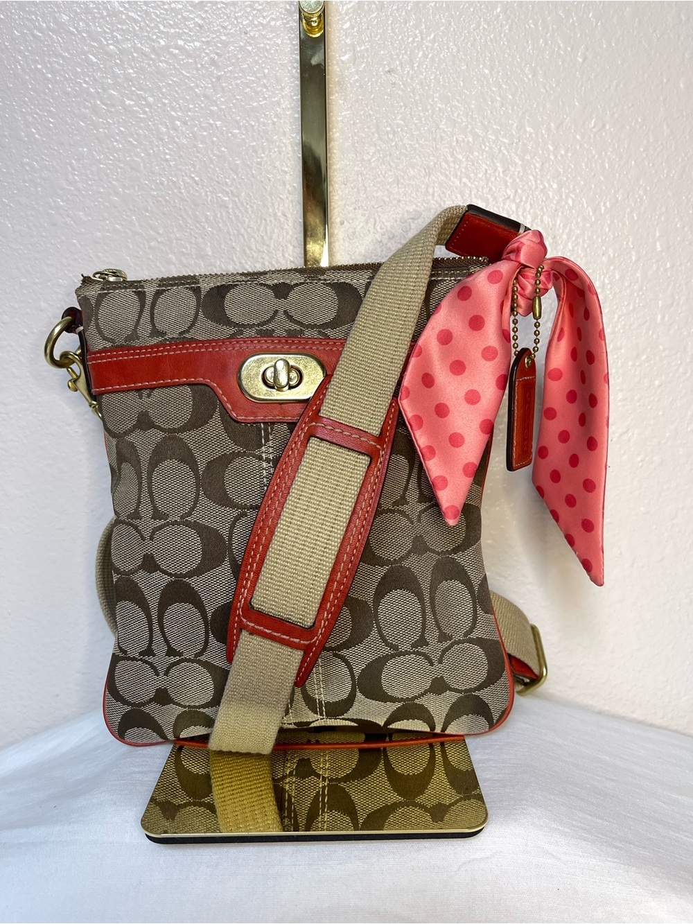 Coach Hamptons Signature Canvas Swingpack Crossbody with Original Twilly & Tag